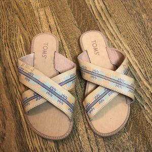 TOMS Viv Natural Synthetic Leather Embossed New